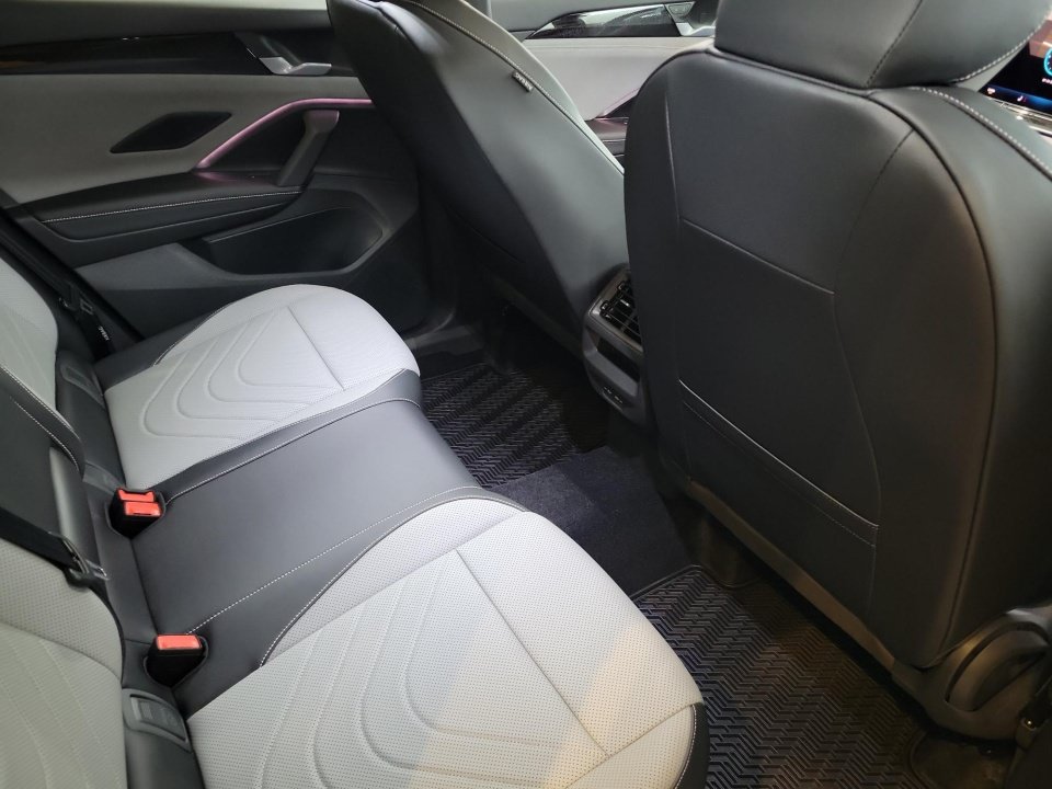 New 2026 Volkswagen Tiguan SE R-Line AWD/4WD image 29