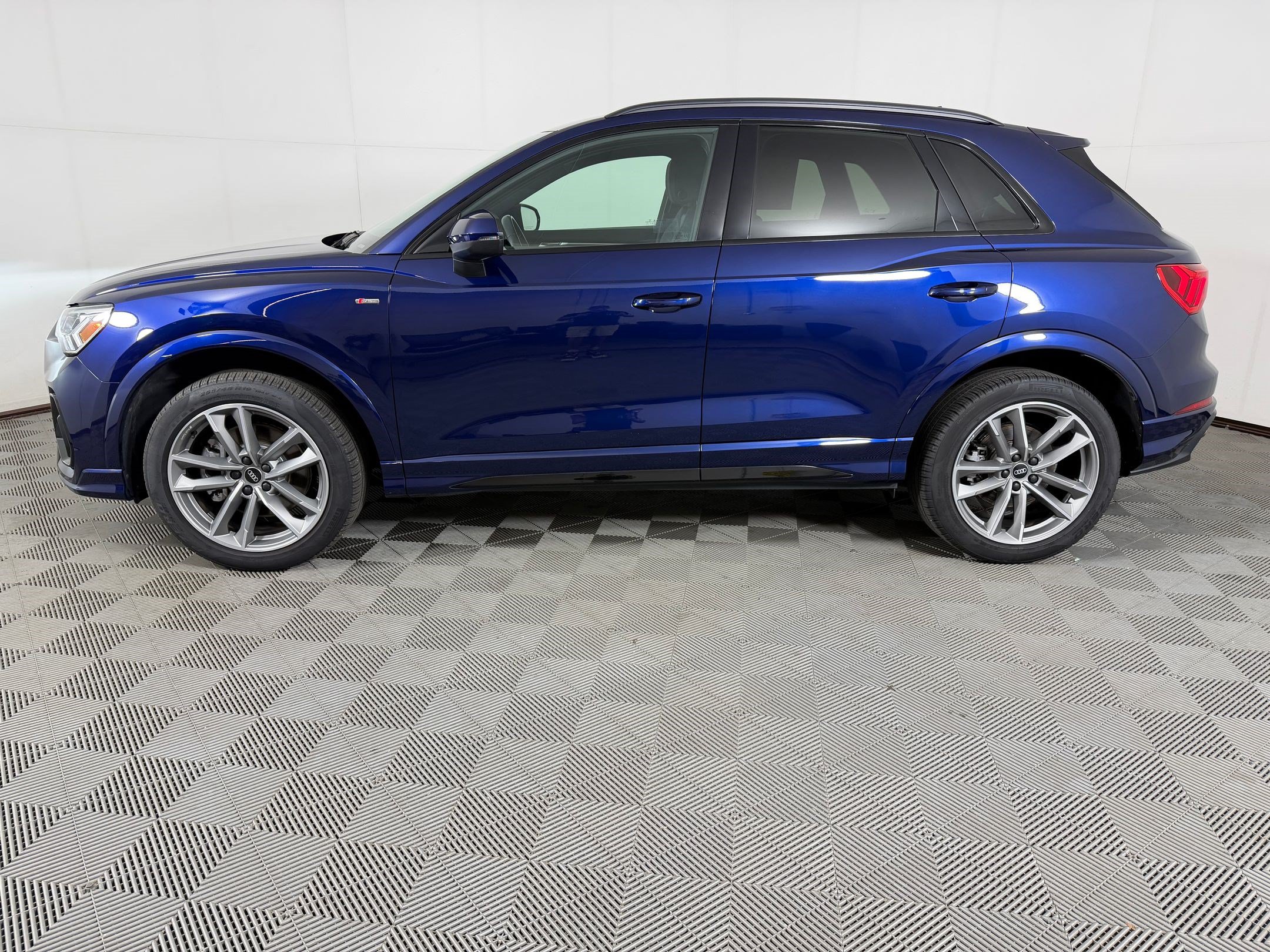 Used 2022 Audi Q3 2.0T Premium Plus AWD/4WD image 2