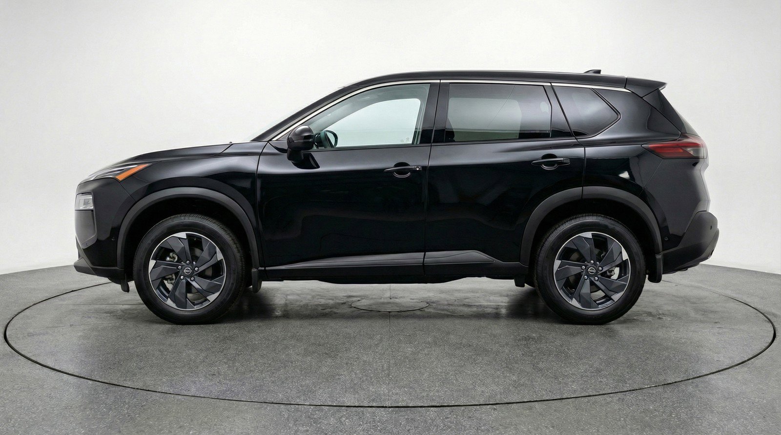 Used 2025 Nissan Rogue SV image 5