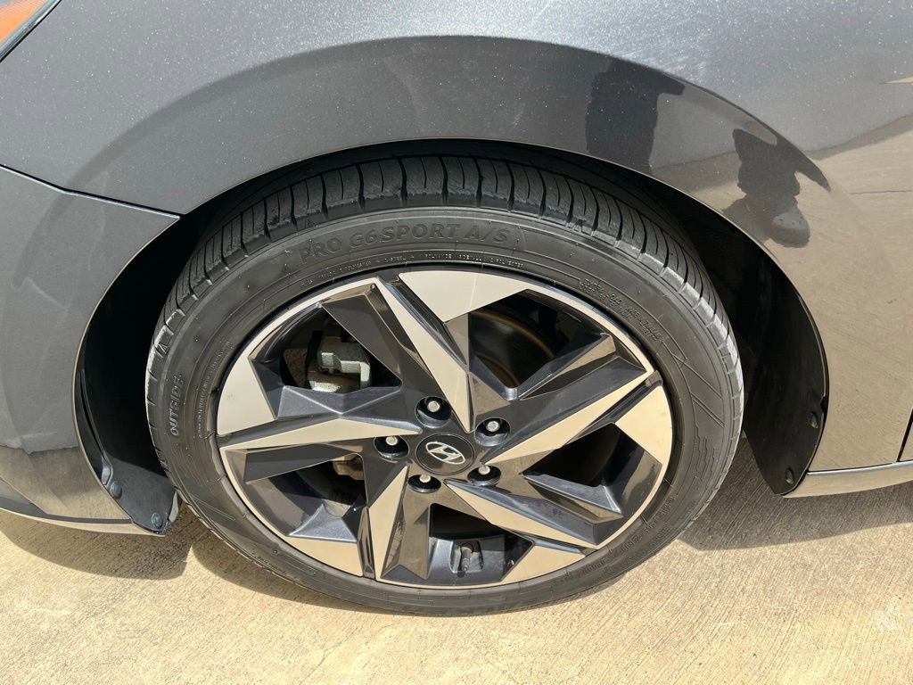 Used 2021 Hyundai Elantra Limited FWD image 12