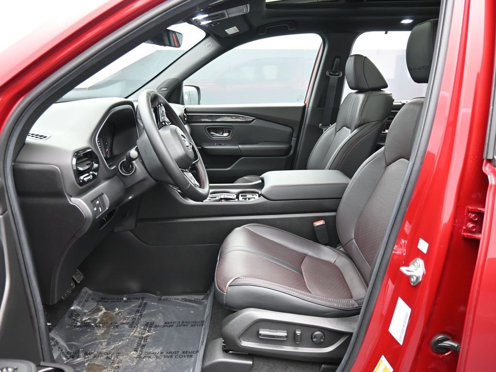 Certified 2025 Honda Pilot Black Edition image 34