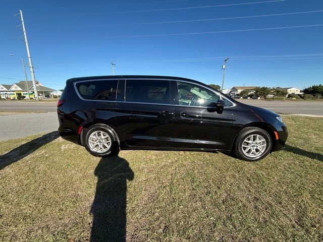 Certified 2024 Chrysler Pacifica Touring-L image 8