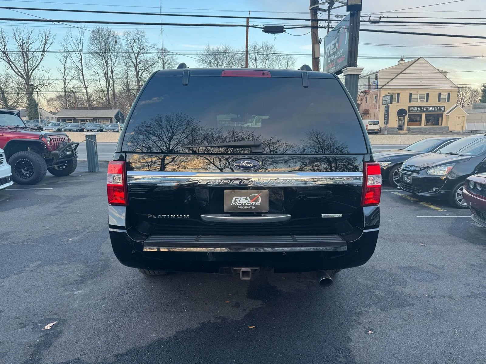 Used 2017 Ford Expedition EL Platinum image 7
