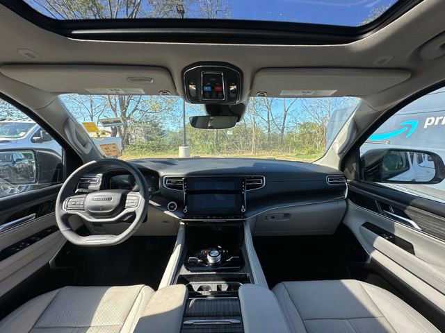 Used 2024 Jeep Wagoneer Series III w/ Premium Group I image 2