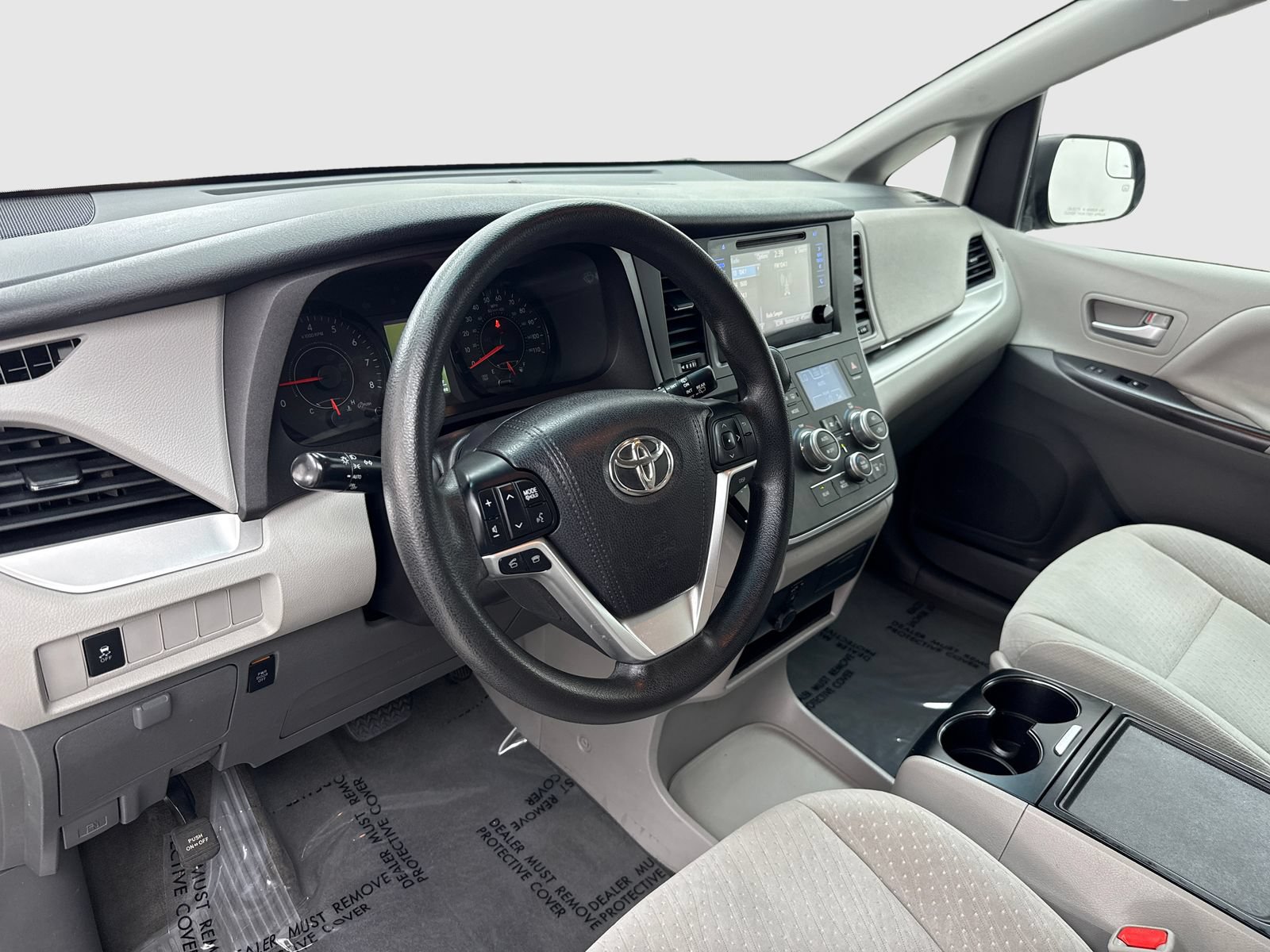 Used 2017 Toyota Sienna LE FWD image 18