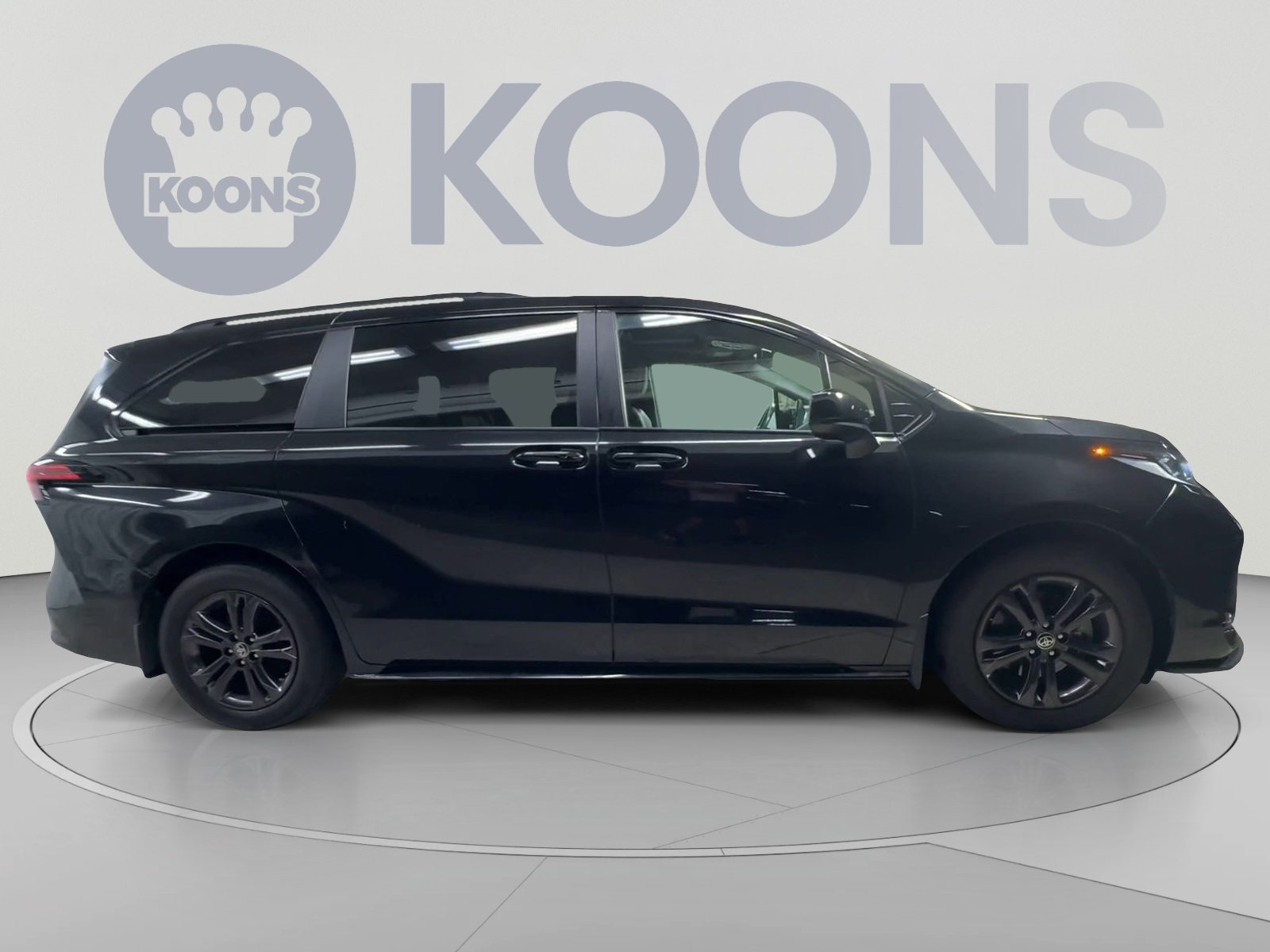 Used 2024 Toyota Sienna XSE w/ XSE Plus Package AWD/4WD image 12