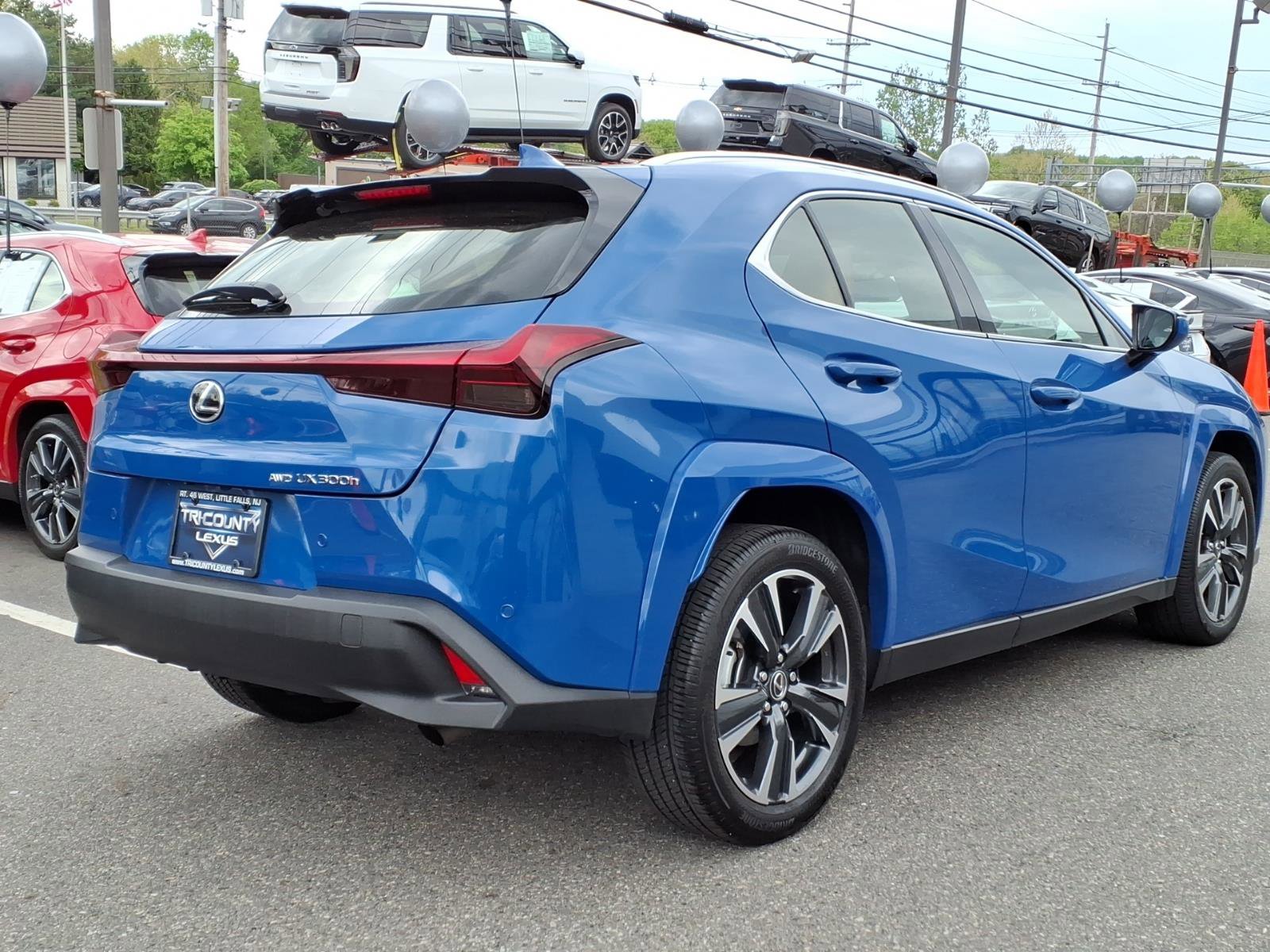 Certified 2025 Lexus UX 300h AWD w/ Accessory Package (Z1) image 6