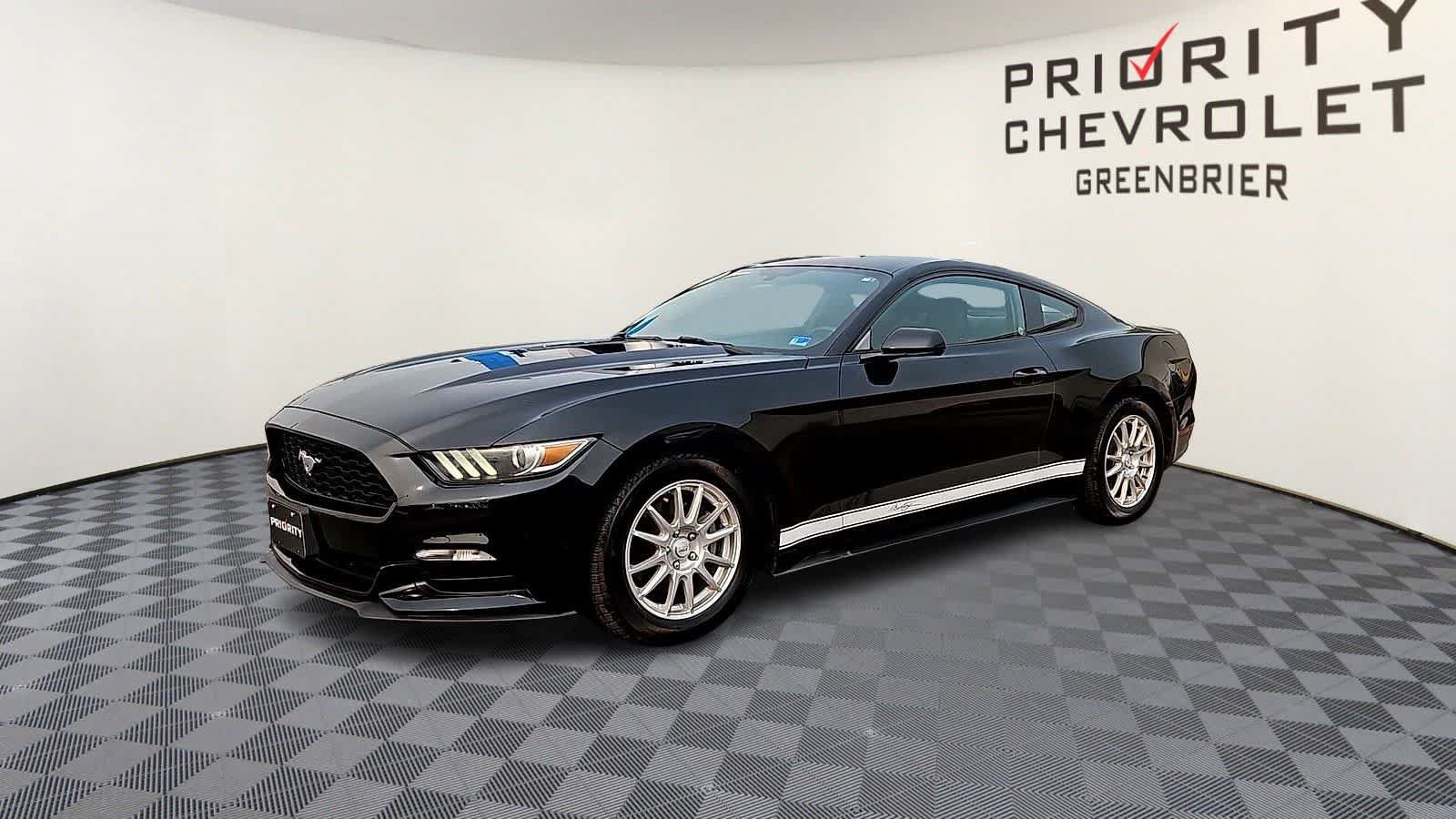 Used 2015 Ford Mustang Coupe RWD image 4