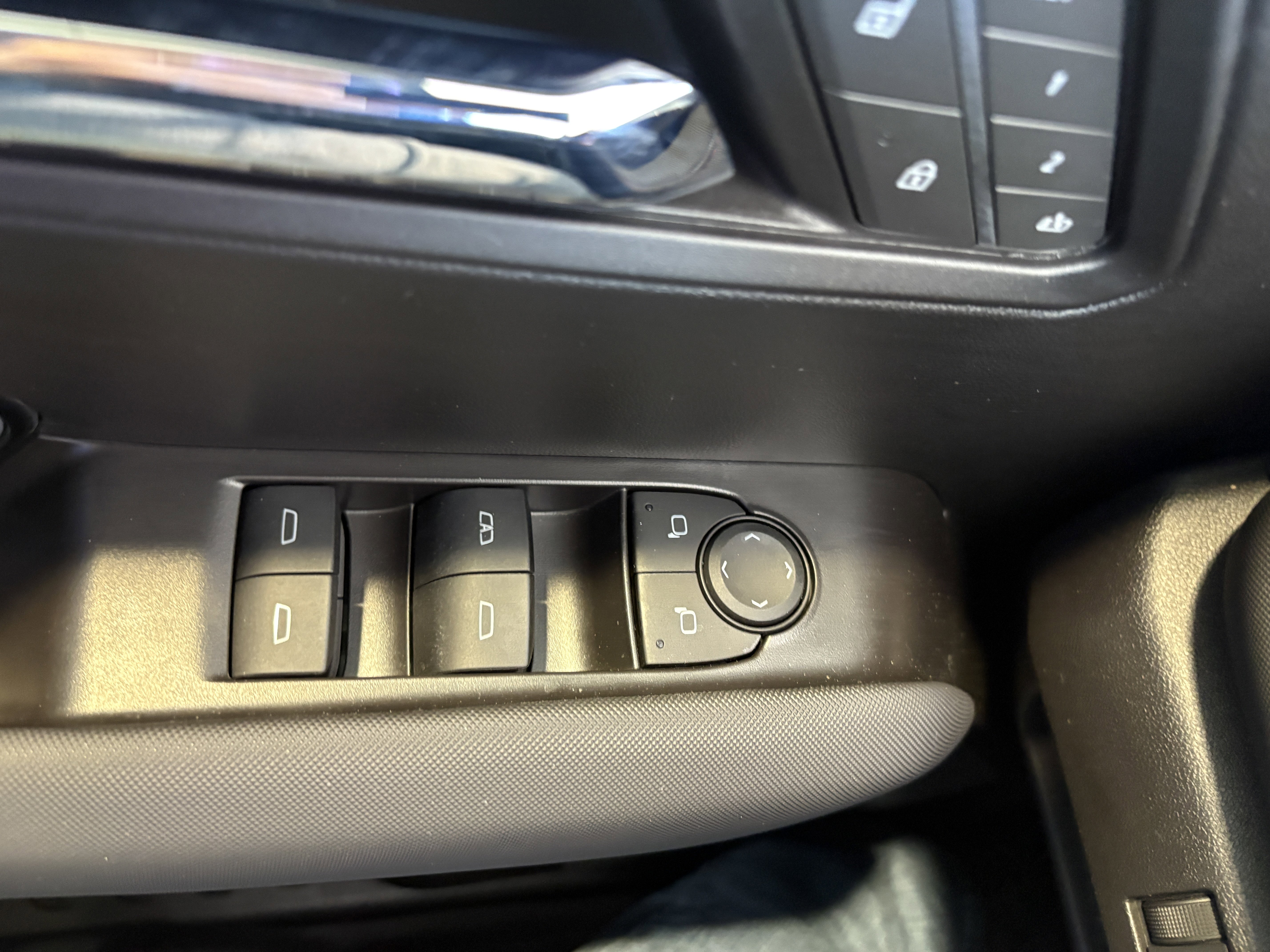 Used 2024 Chevrolet Colorado Z71 w/ Z71 Convenience Package 2 image 10