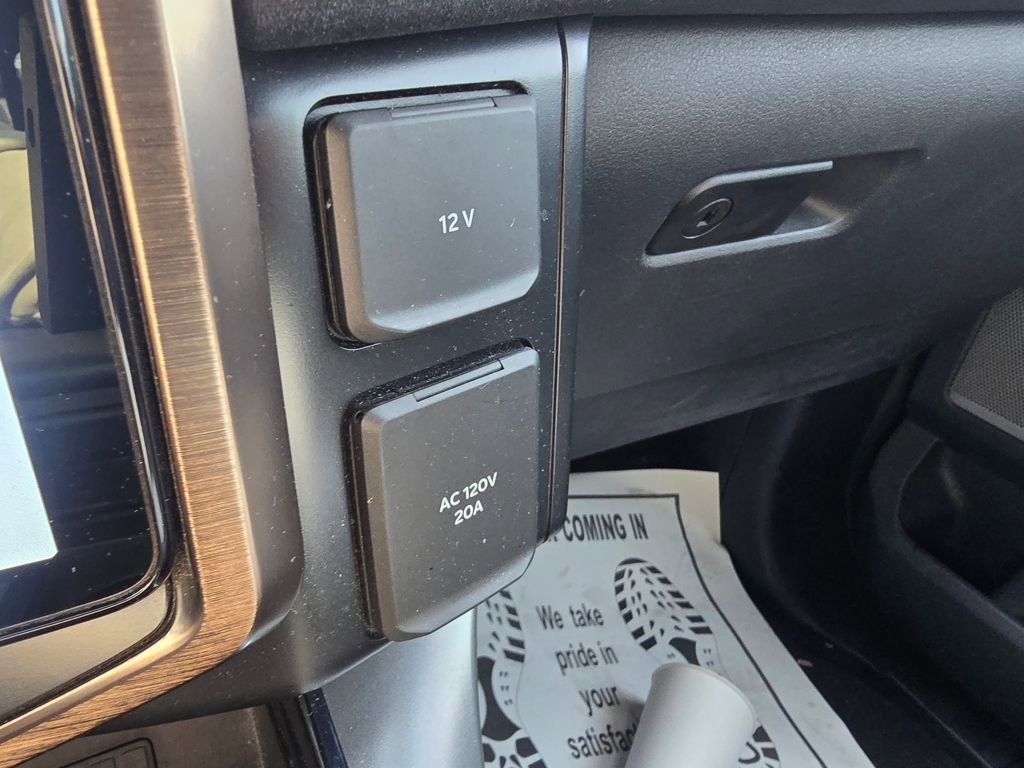 Used 2022 Ford F150 Lightning Lariat image 15