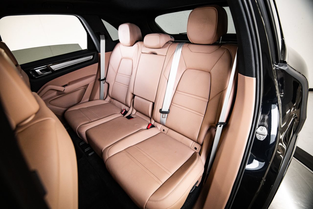 Certified 2023 Porsche Cayenne Platinum Edition AWD/4WD image 24