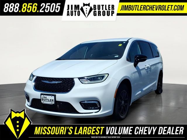 Used 2026 Chrysler Pacifica Select FWD image 1