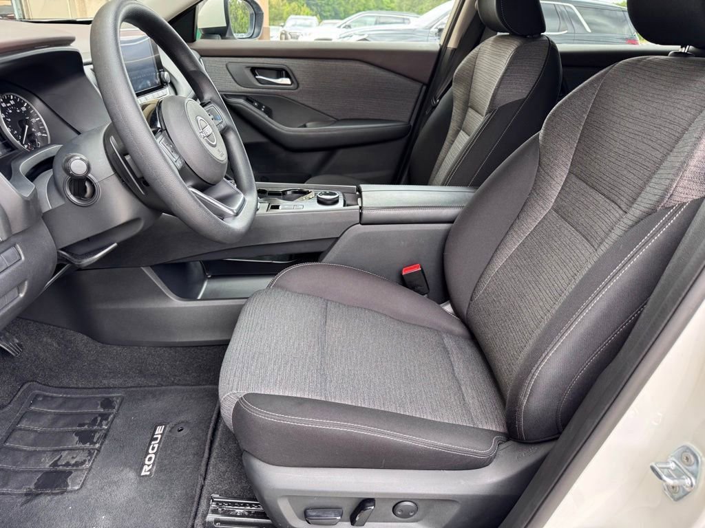 Used 2023 Nissan Rogue SV image 8