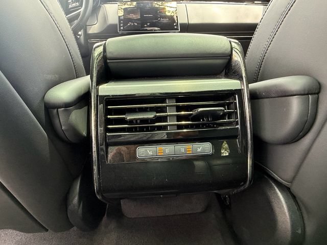 Used 2025 Land Rover Range Rover Sport SE AWD/4WD image 13