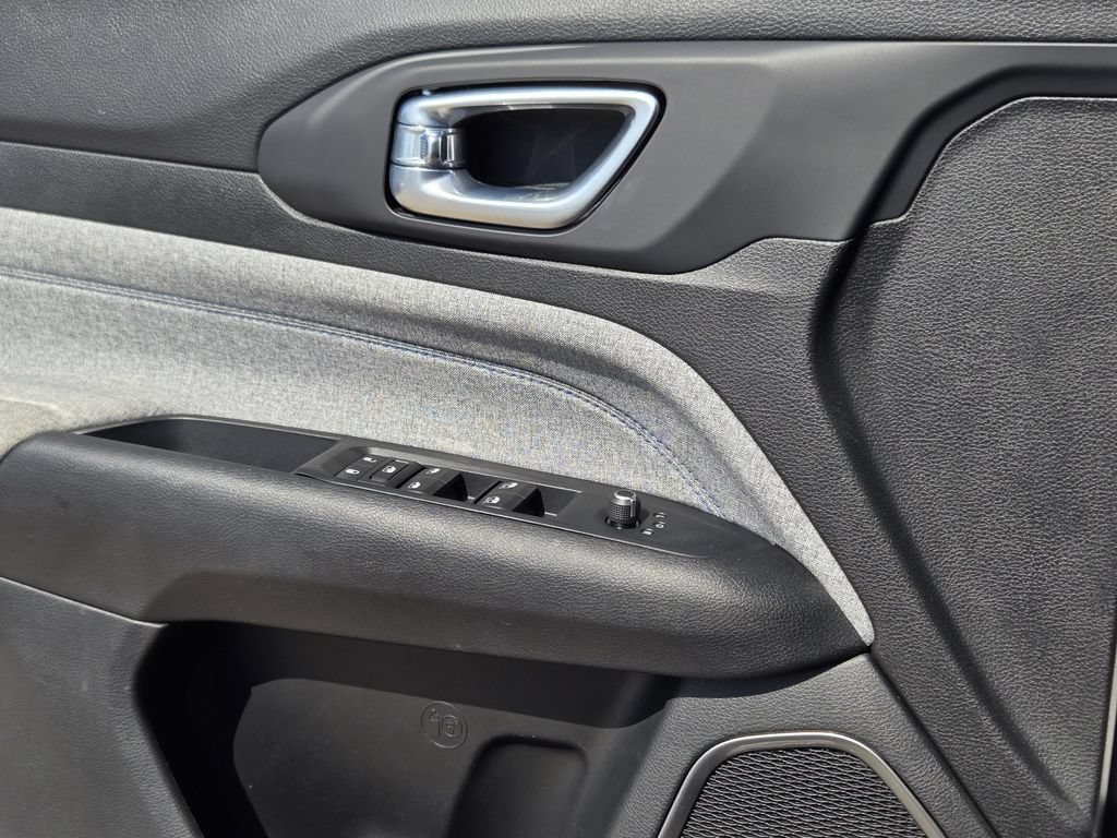 Used 2022 Jeep Compass Latitude w/ Sun and Sound Group FWD image 30