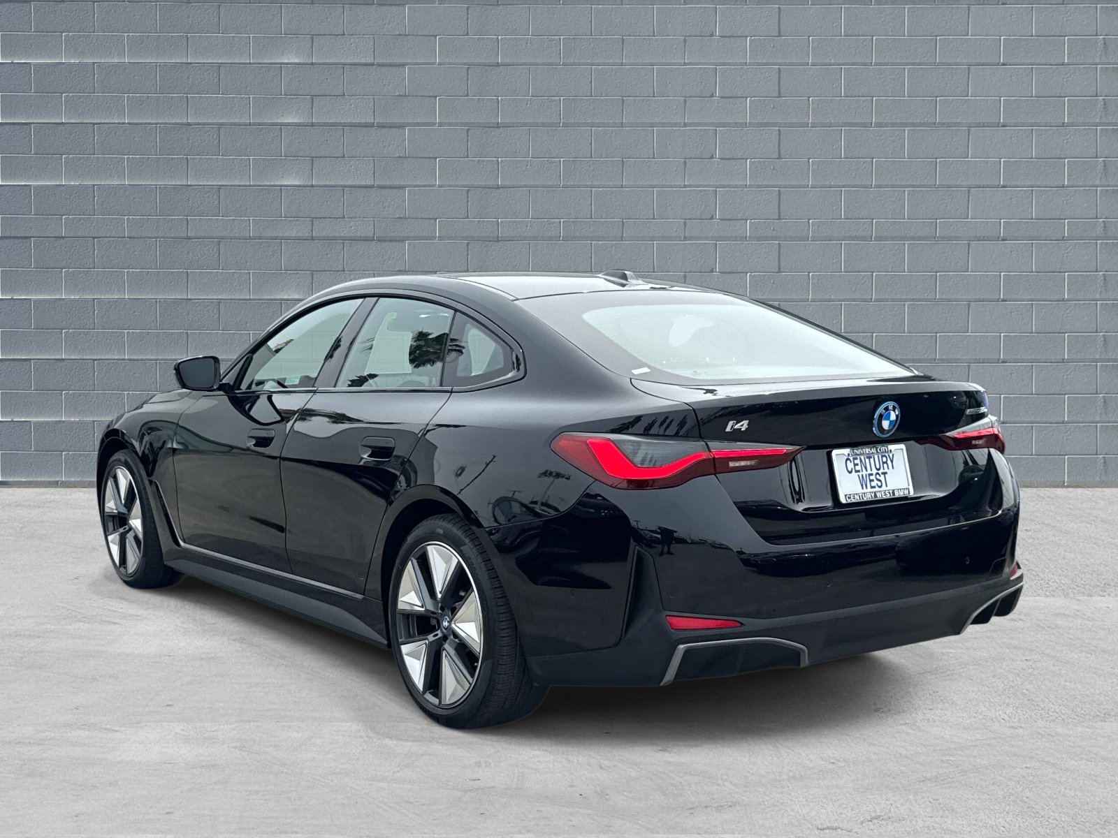 Used 2023 BMW i4 eDrive35 w/ Premium Package RWD image 3