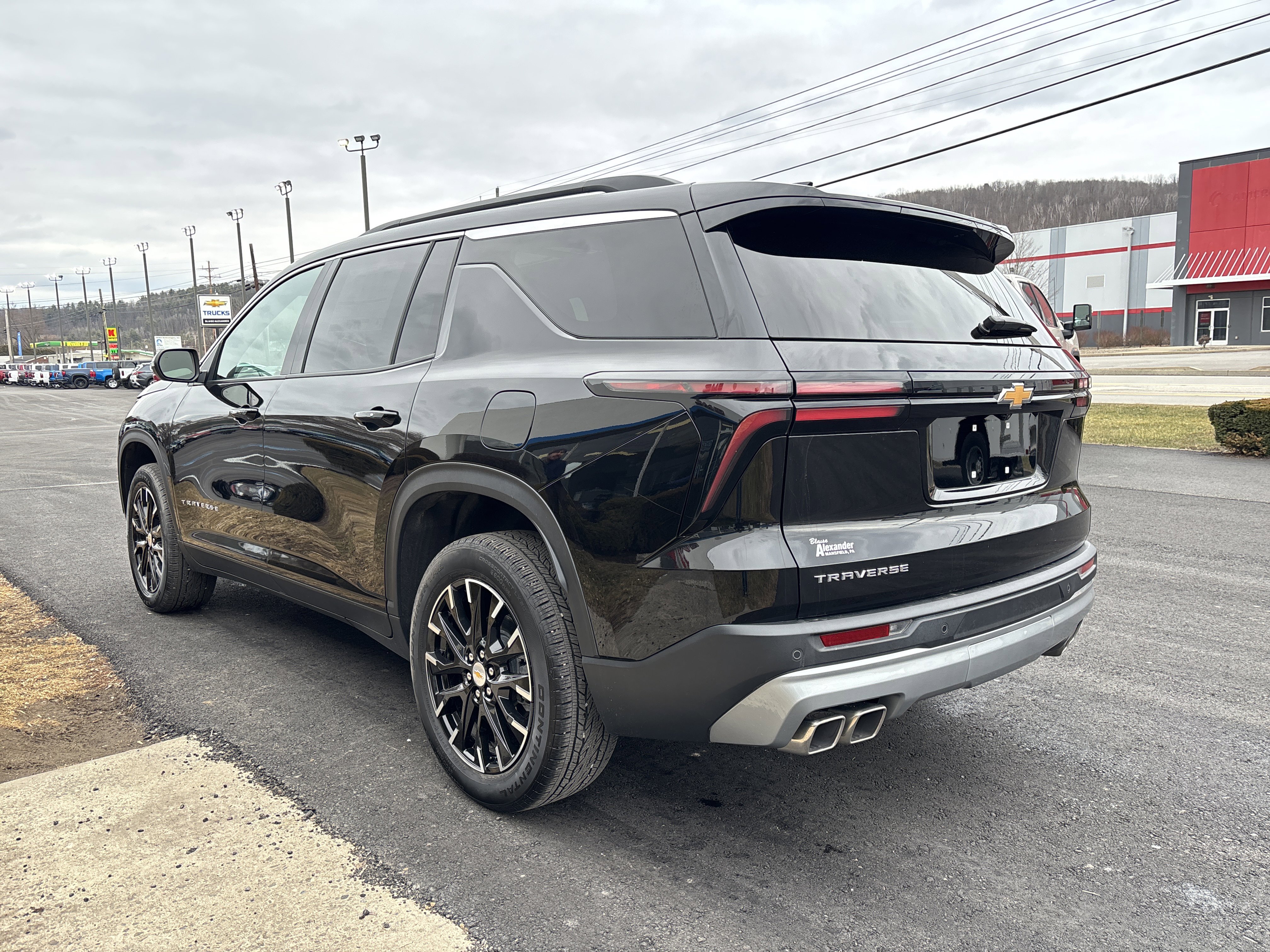 Used 2025 Chevrolet Traverse LT w/ Sun and Wheel Package image 11