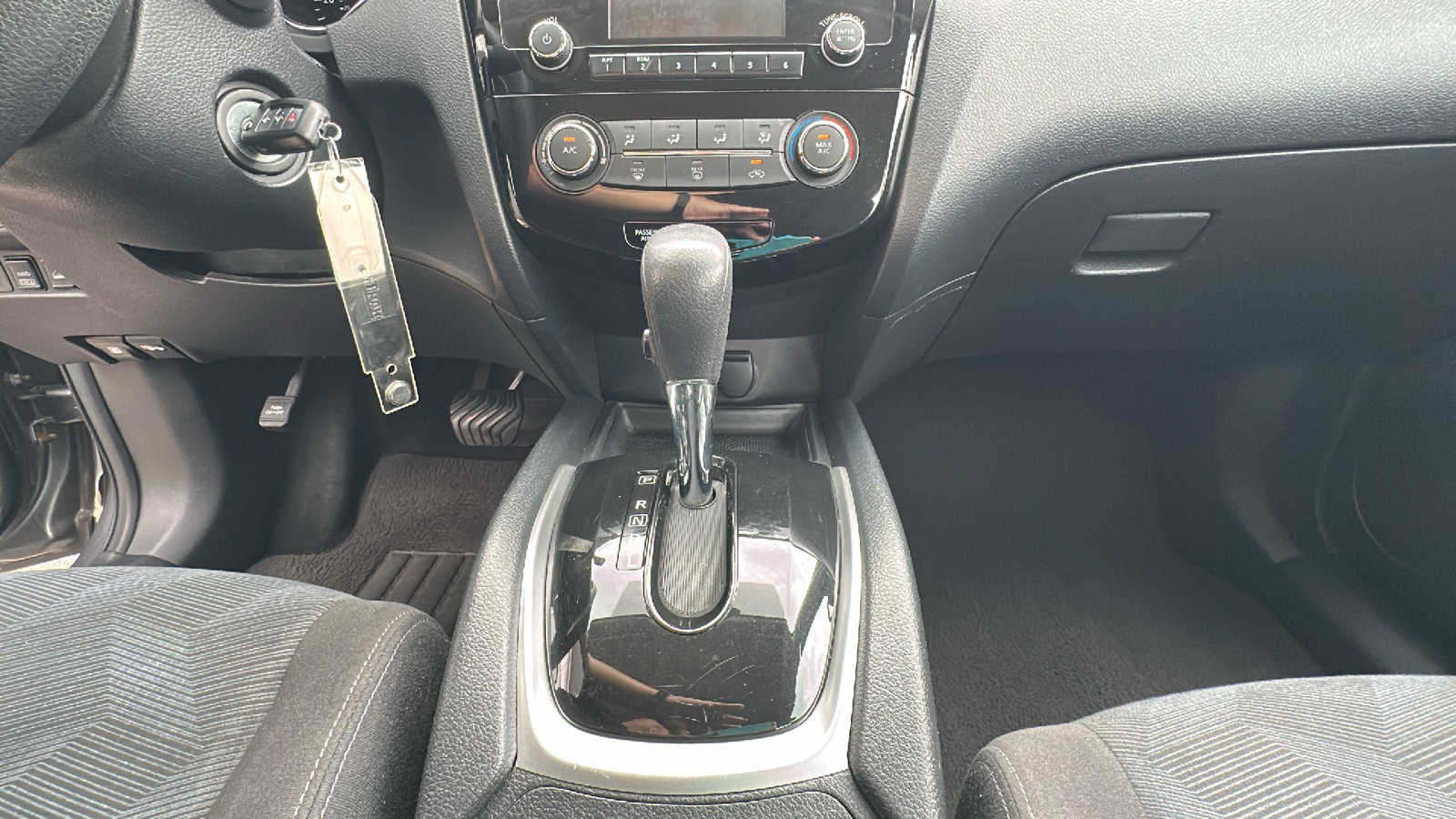Used 2016 Nissan Rogue S AWD/4WD image 21