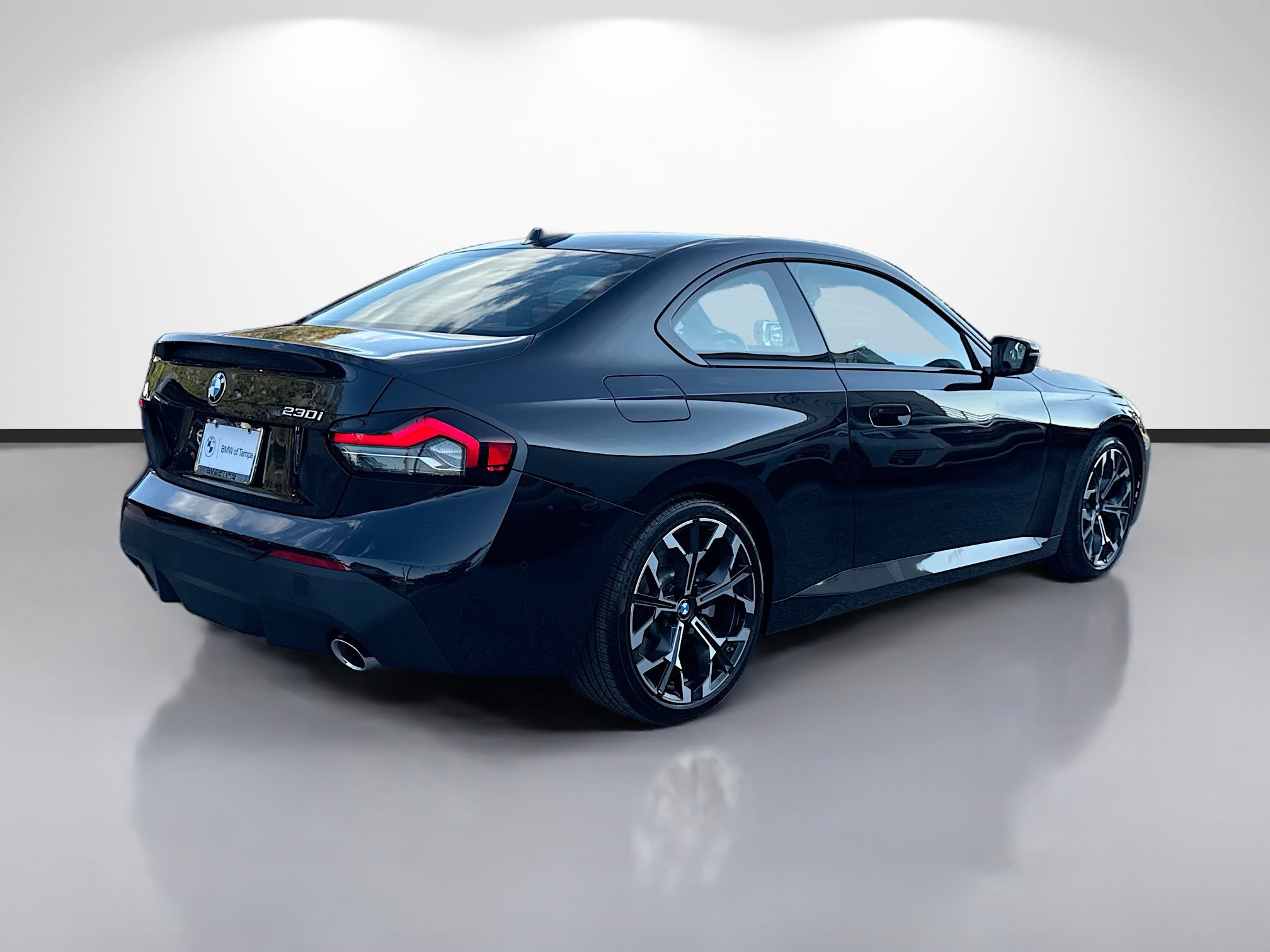 Used 2025 BMW 230i Coupe w/ Convenience Package image 3