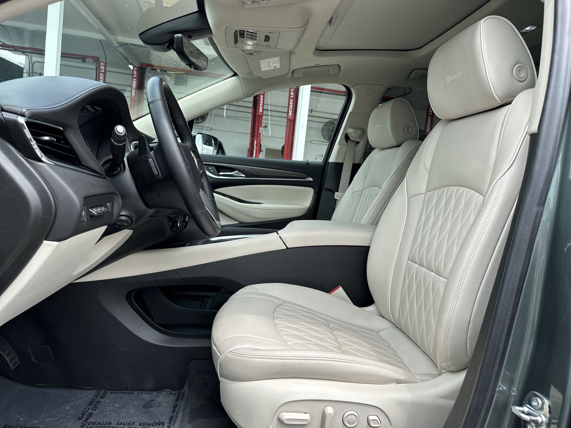 Used 2022 Buick Enclave Avenir w/ Avenir Technology Package AWD/4WD image 13