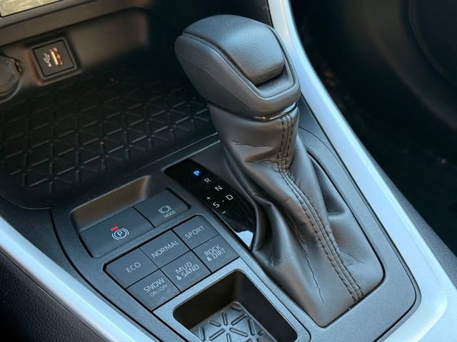 Used 2025 Toyota RAV4 XLE image 32