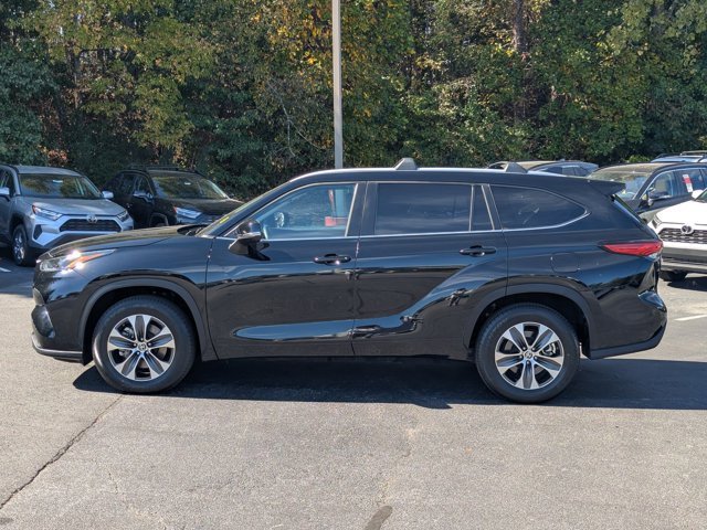 Used 2023 Toyota Highlander XLE image 4