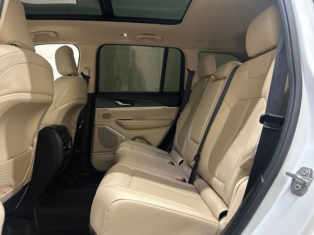 Used 2022 Jeep Grand Cherokee Limited AWD/4WD image 18