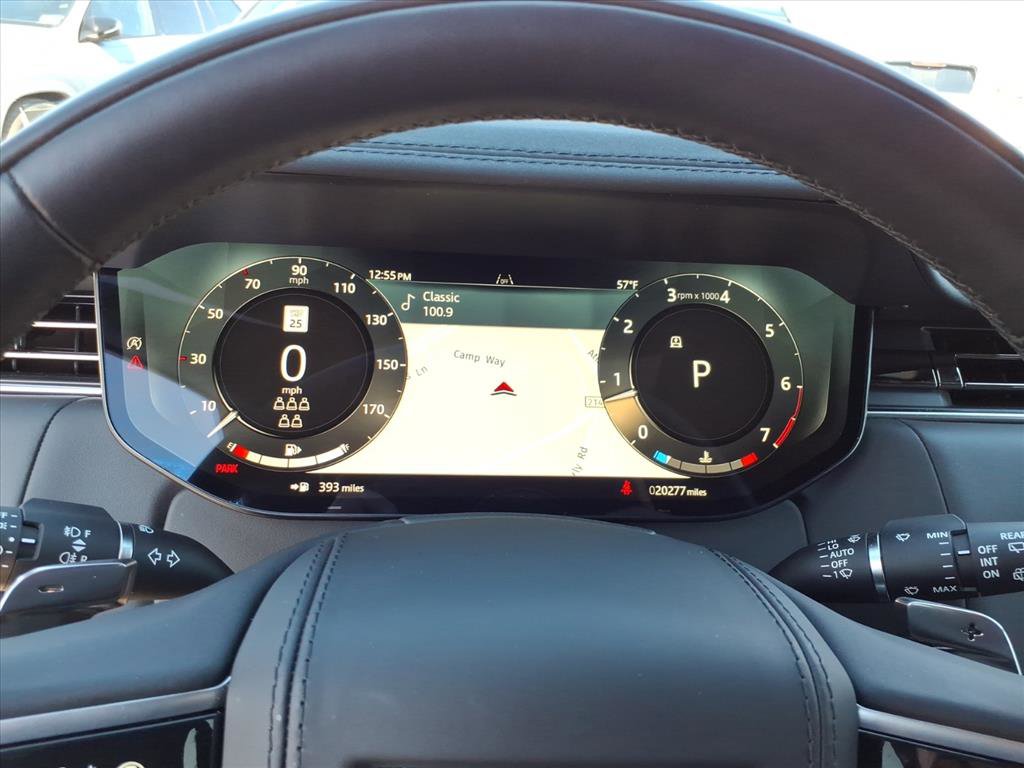 Used 2025 Land Rover Range Rover Long Wheelbase SE image 18