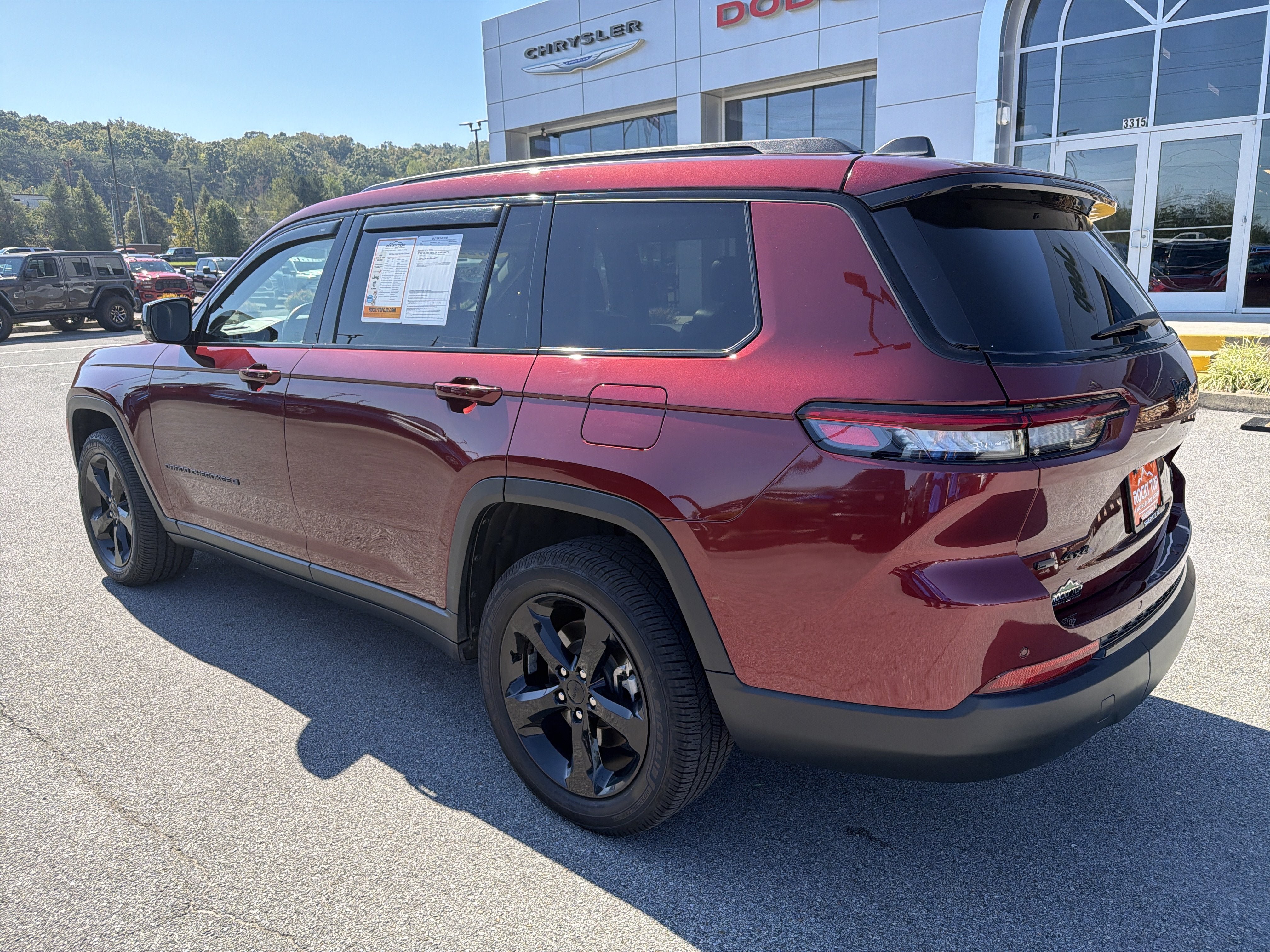 Used 2022 Jeep Grand Cherokee L Limited w/ Black Appearance Package AWD/4WD image 13