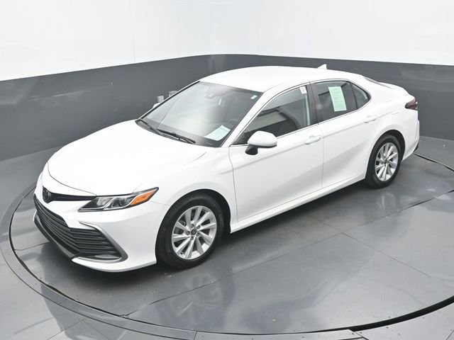 Used 2021 Toyota Camry LE image 32