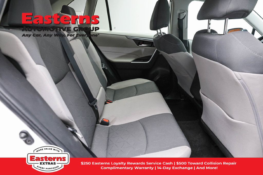 Used 2022 Toyota RAV4 XLE AWD/4WD image 24