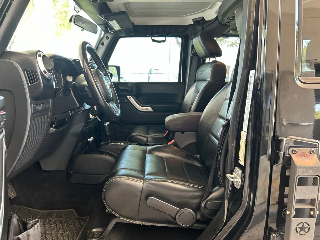 Used 2012 Jeep Wrangler Unlimited Rubicon w/ Connectivity Group AWD/4WD image 5