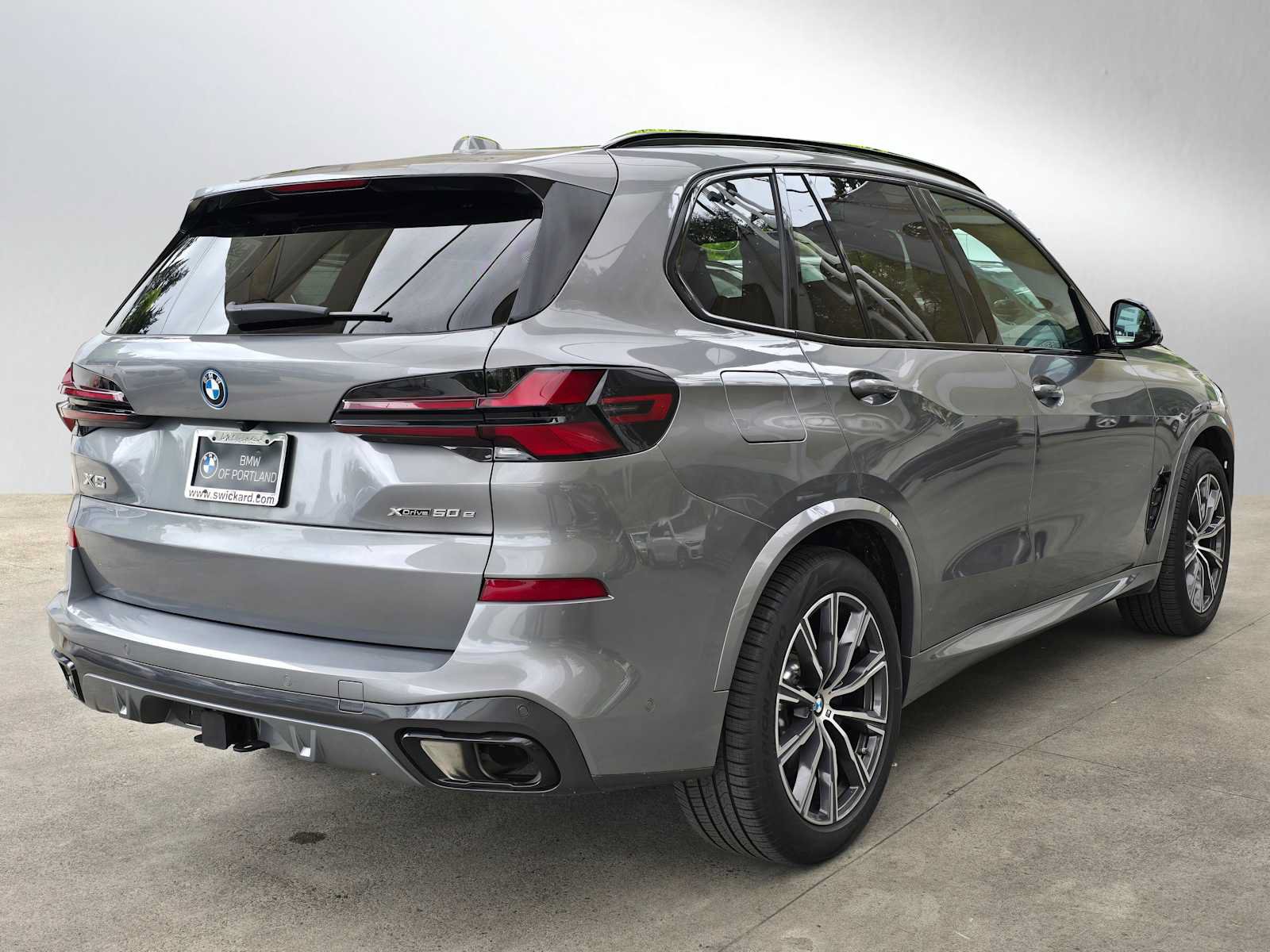 Used 2026 BMW X5 xDrive50e w/ M Sport Package AWD/4WD image 3