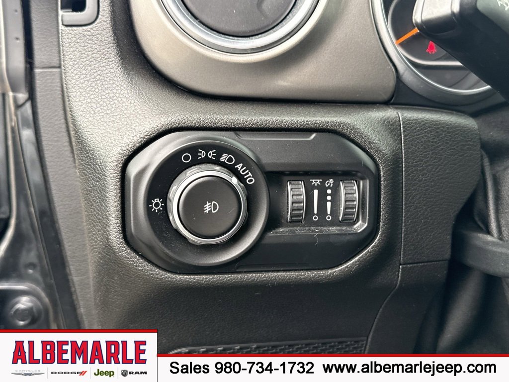 Used 2019 Jeep Wrangler Unlimited Sahara w/ Cold Weather Group image 17