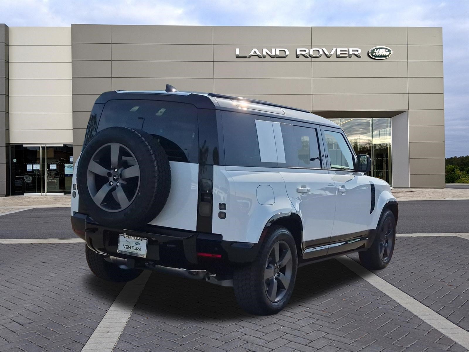 New 2026 Land Rover Defender 110 X-Dynamic SE AWD/4WD image 5