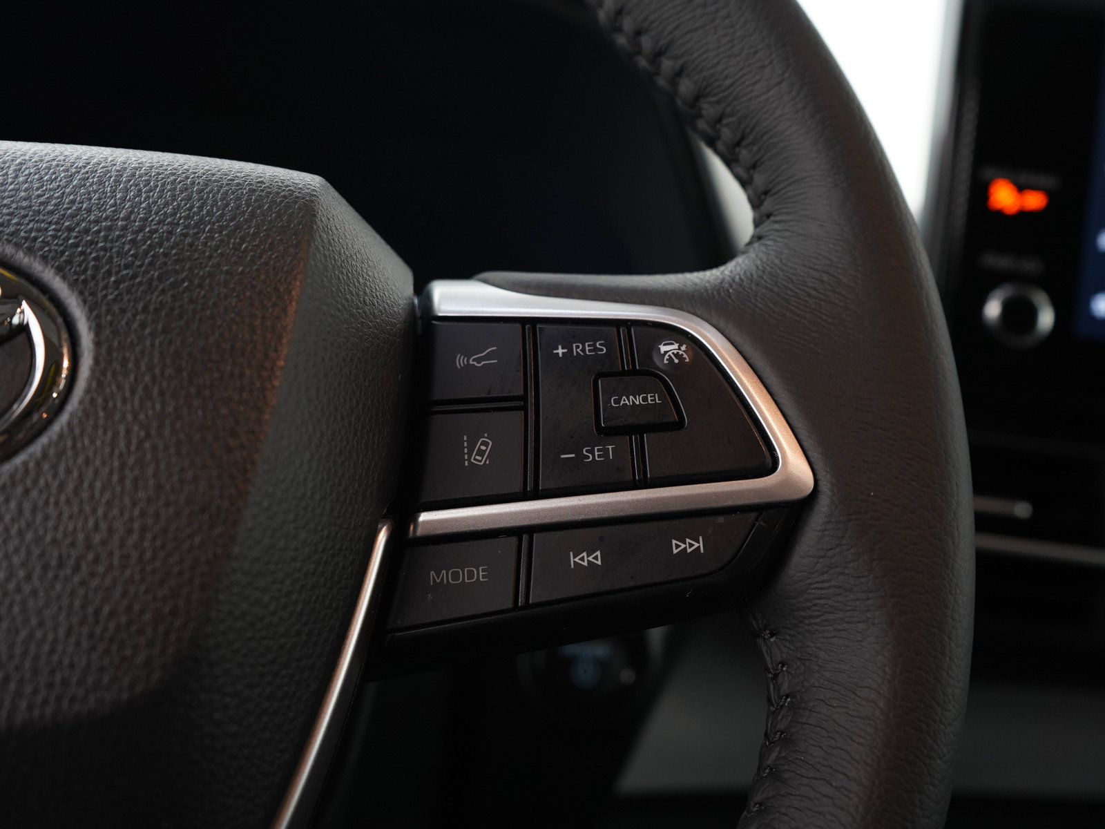 Used 2025 Toyota Sienna XLE w/ XLE Plus Package AWD/4WD image 27