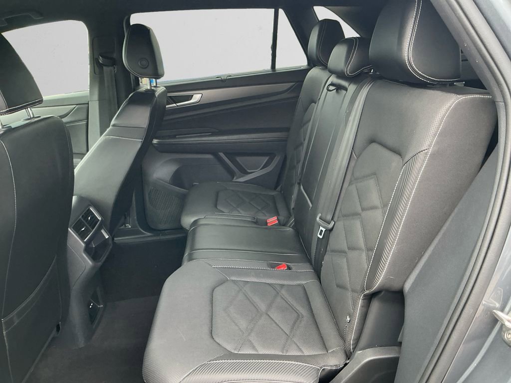Used 2024 Volkswagen Atlas Cross Sport SE AWD/4WD image 13