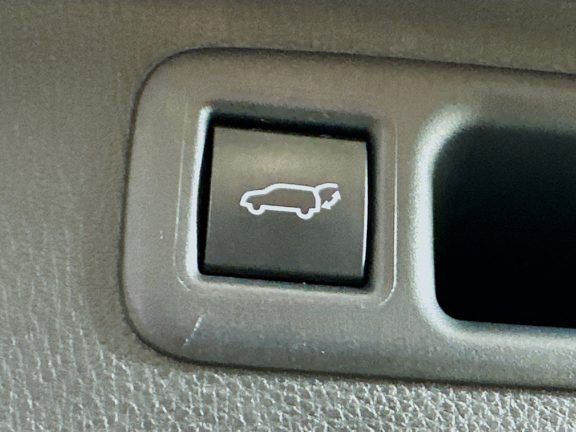 Used 2024 Toyota Highlander LE image 30