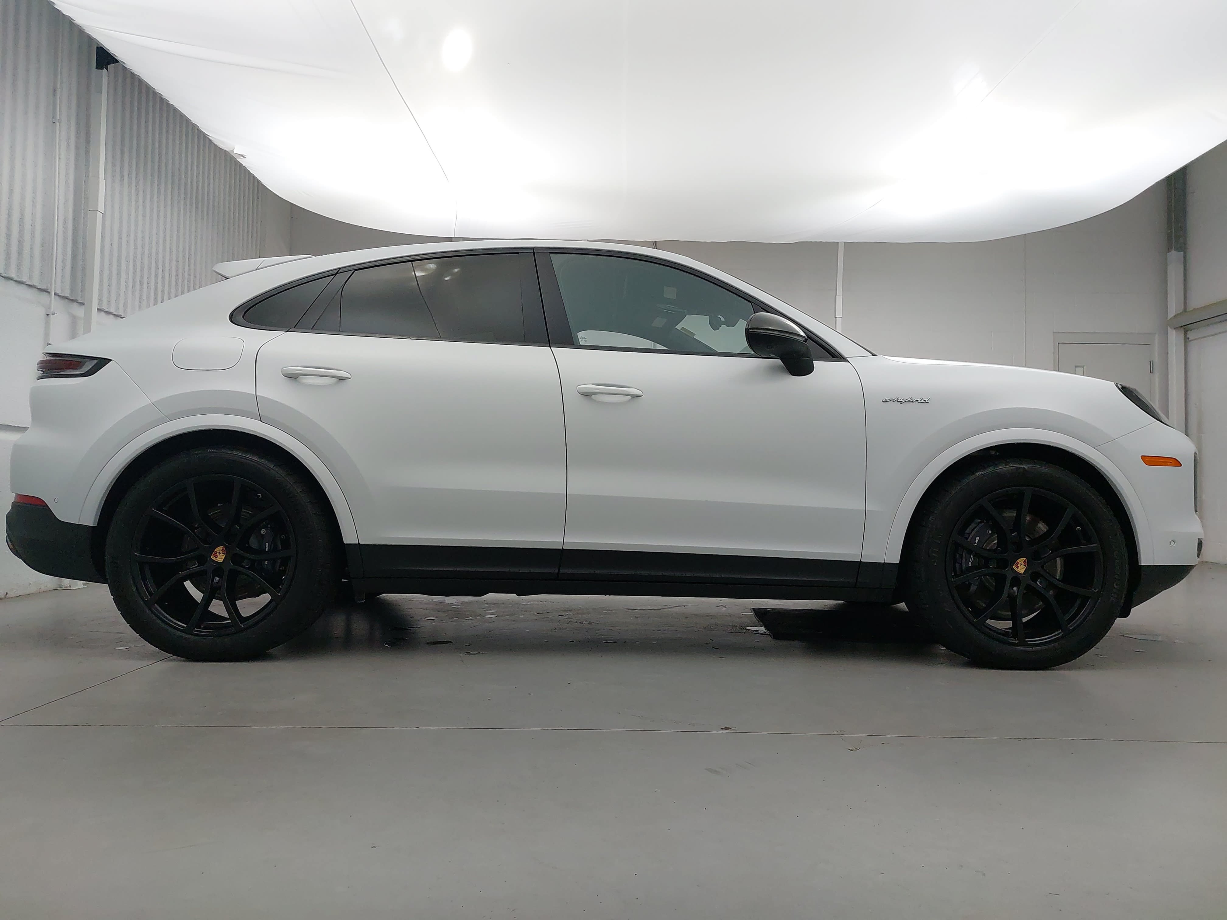 Certified 2026 Porsche Cayenne E-Hybrid Coupe AWD/4WD image 8