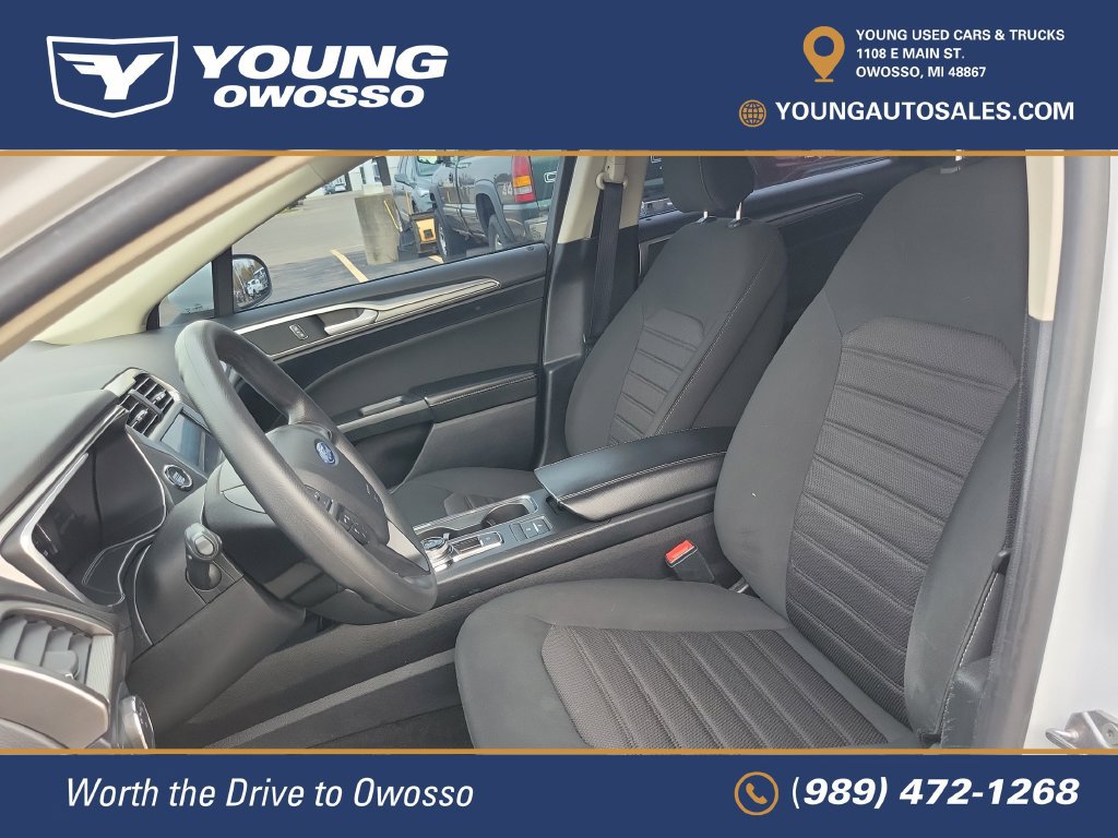 Used 2020 Ford Fusion SE FWD image 8