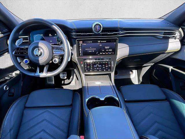 Used 2025 Maserati Grecale Modena image 16