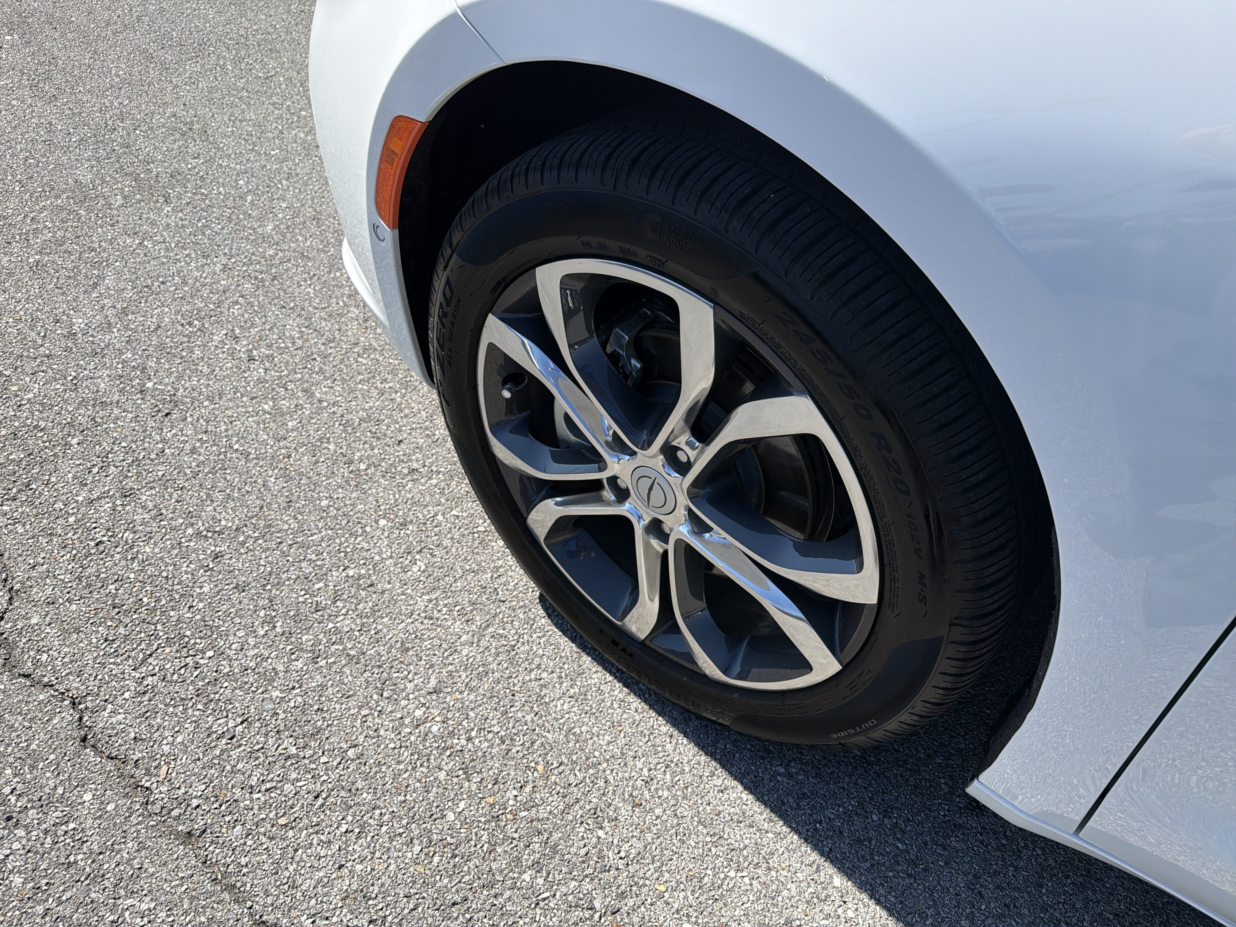 Used 2025 Chrysler Pacifica Pinnacle FWD image 11