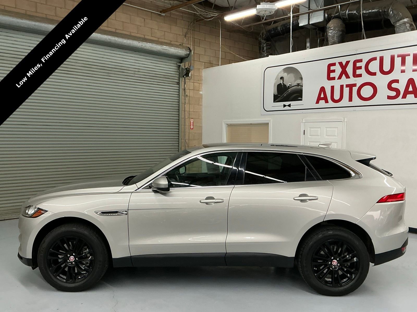 Used 2017 Jaguar F-PACE Prestige image 8