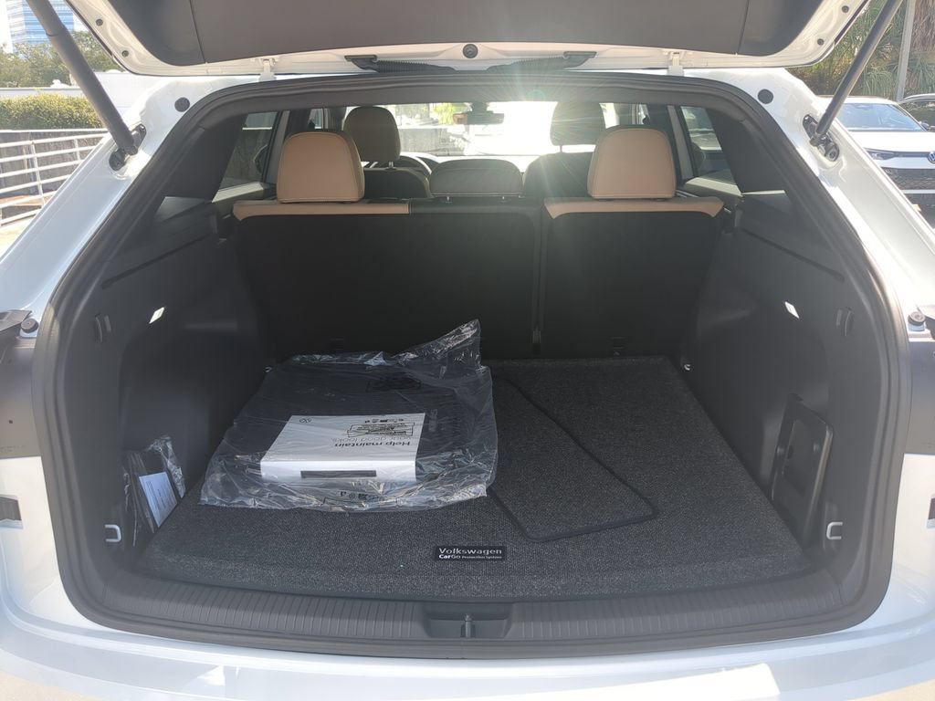 New 2026 Volkswagen Atlas Cross Sport SE FWD image 8