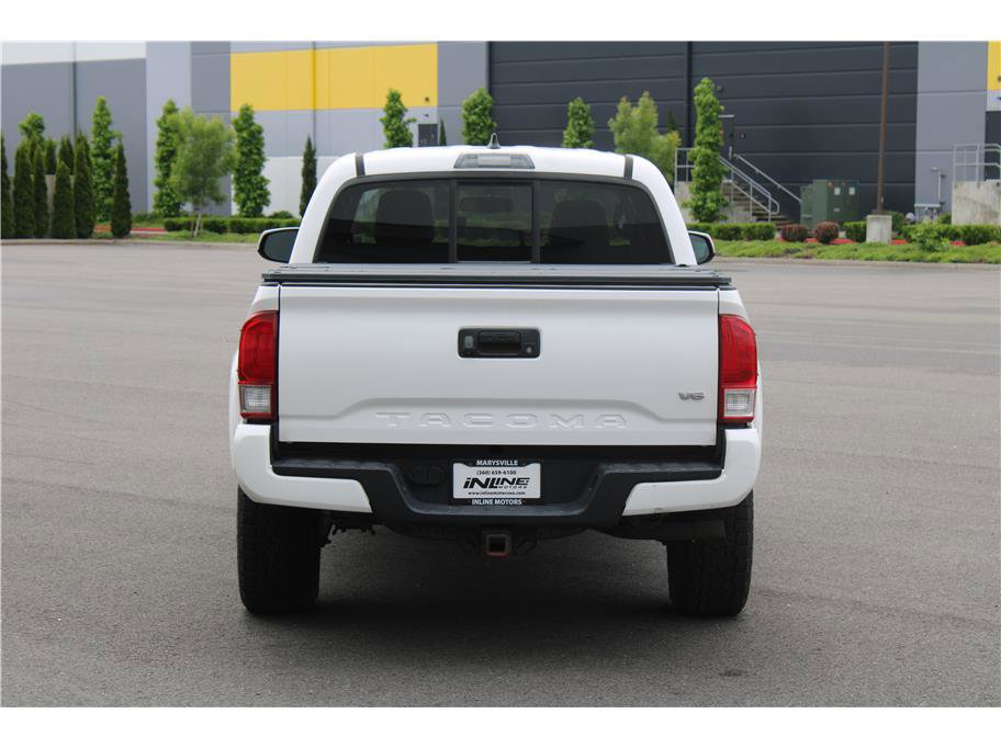 Used 2016 Toyota Tacoma TRD Sport w/ Towing Package AWD/4WD image 3