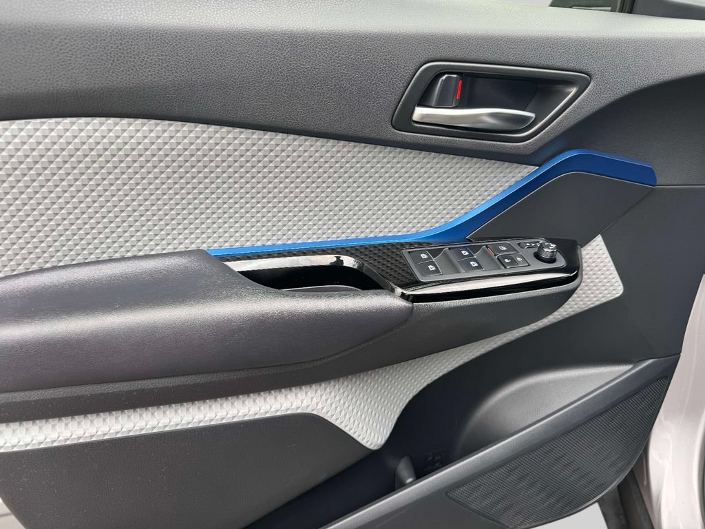 Used 2019 Toyota C-HR XLE FWD image 14