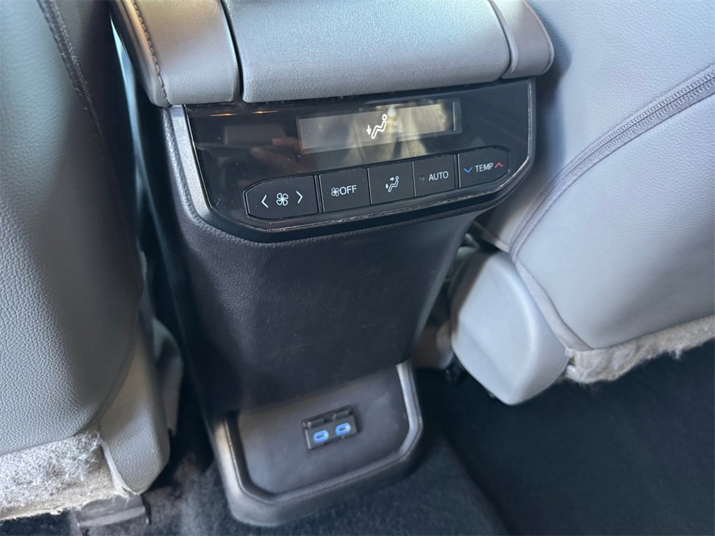 Used 2022 Toyota Highlander XLE image 20