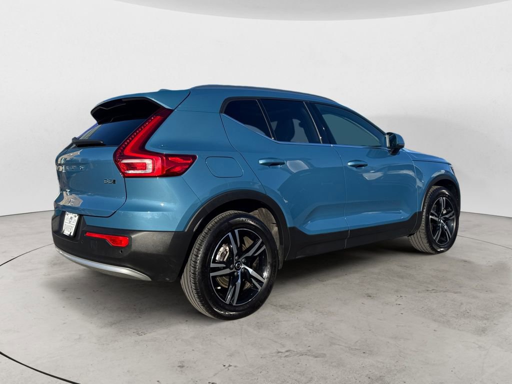 Certified 2025 Volvo XC40 B5 Core image 6