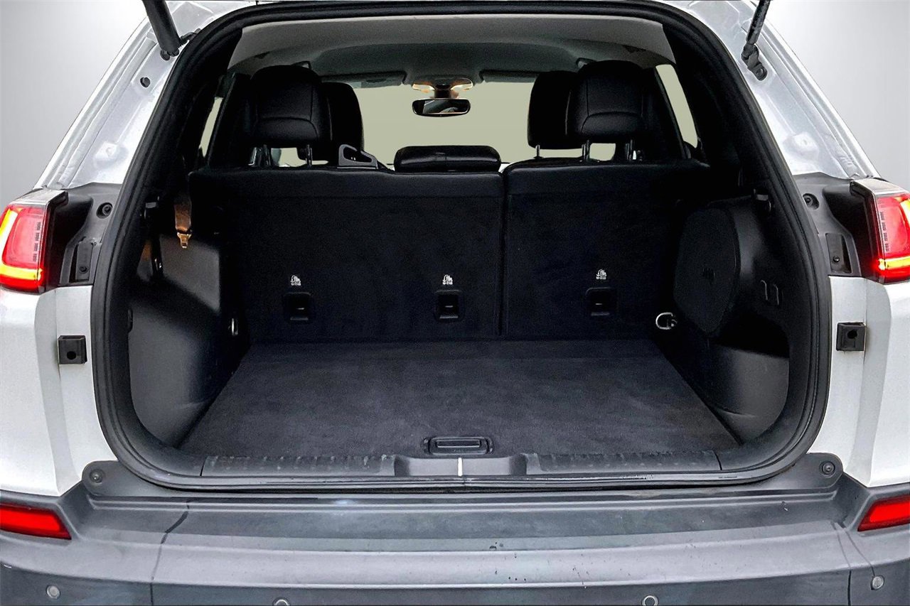 Used 2020 Jeep Cherokee Limited image 24