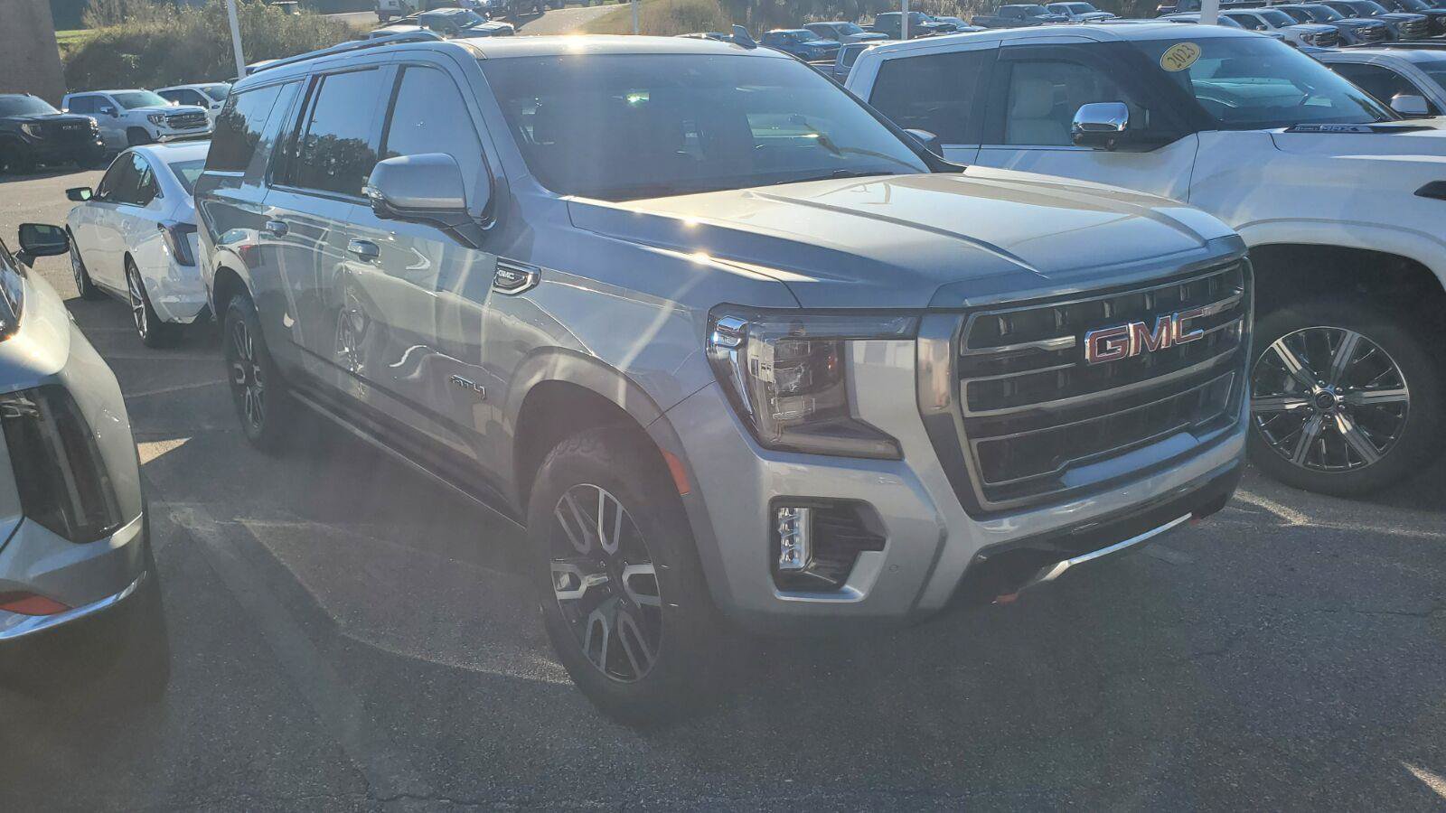 Used 2023 GMC Yukon XL AT4 w/ AT4 Premium Plus Package AWD/4WD image 2